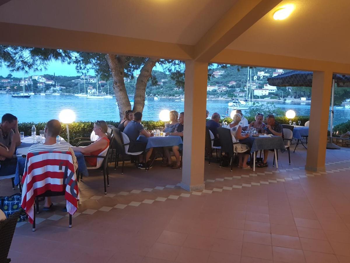 Hotel Paradise Punta Nečujam